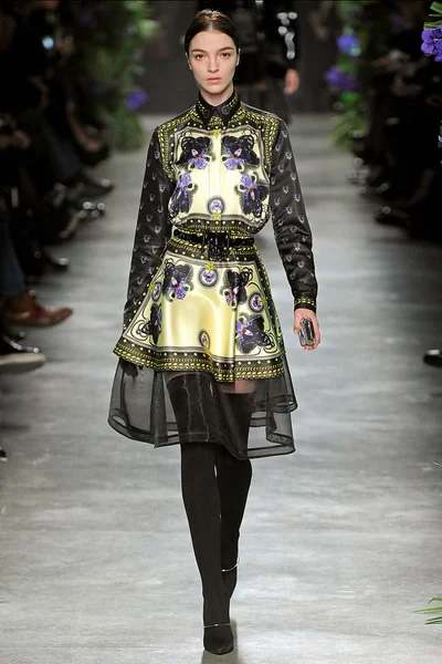 Look 32